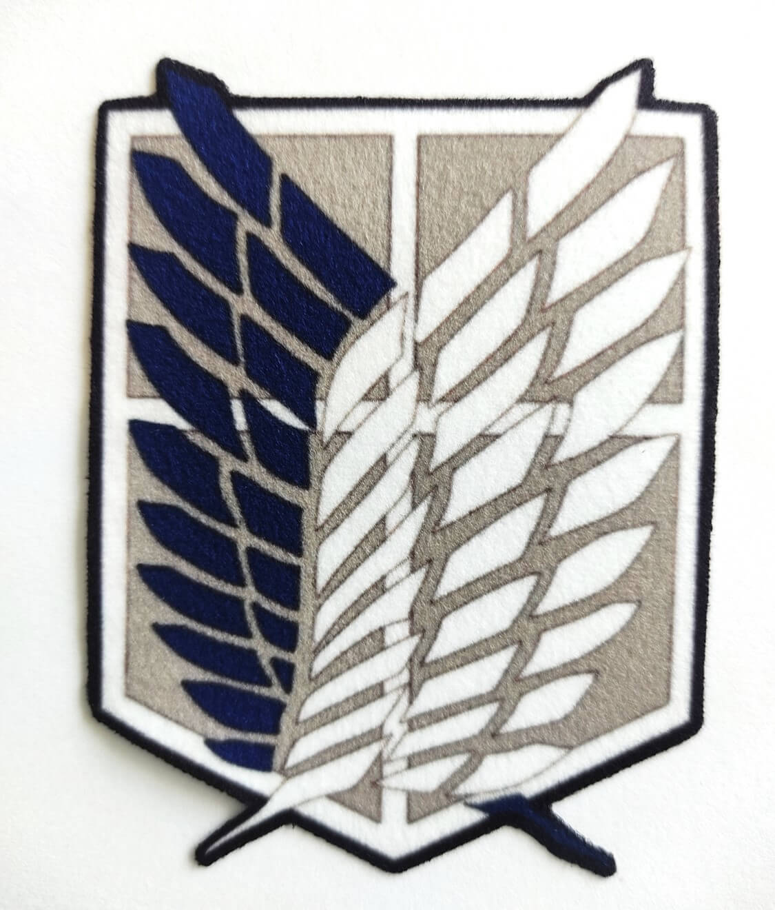 PARCHE TEXTIL ATTACK OF TITAN APLIQUE TEXTIL PEGA CON PLANCHA